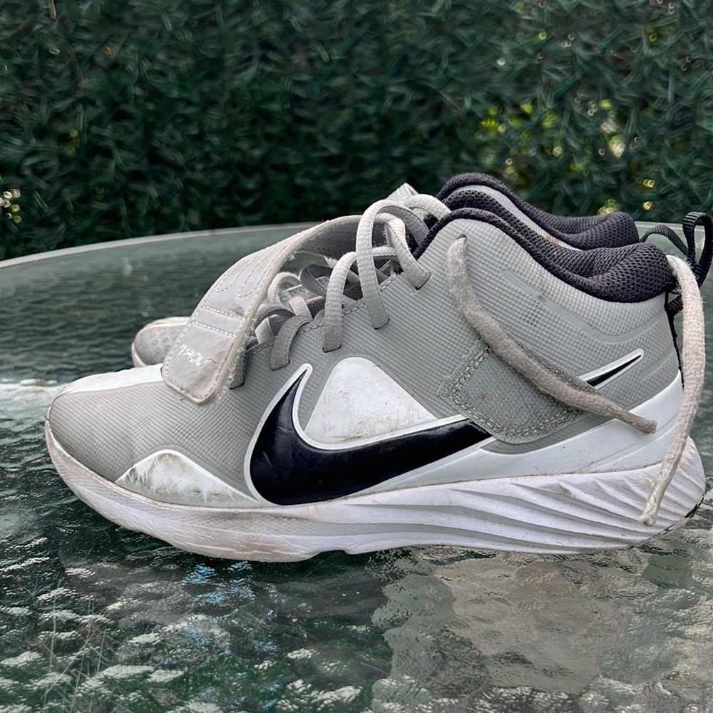NIKE FORCE TROUT 7 TURF 4.5Y